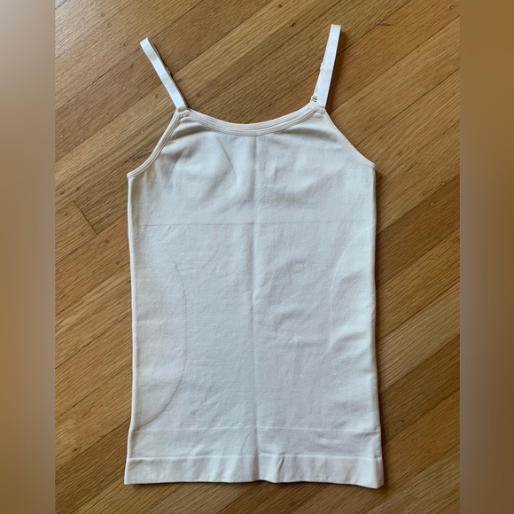 2 SHAPERMINT SCOOP NECK CAMI’S BLACK & IVORY SIZE M/Ivory worn once- Black NWOT - Picture 6 of 8